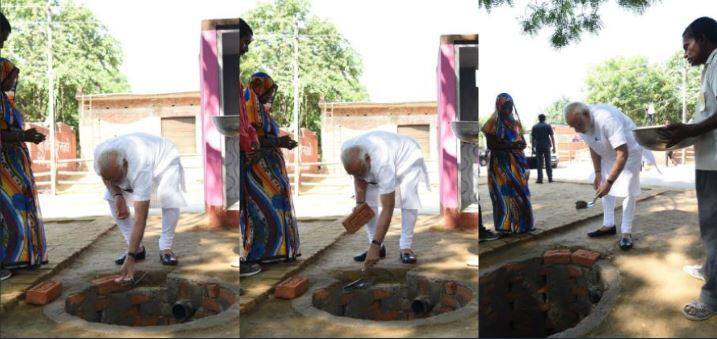 Prime Minister Narendra Modi Visit Varansi Day 2 Underlays Toilet पीएम मोदी ने शौचालय के लिए किया श्रमदान, कहा- इज्जत के लिए 'इज्जत घर' जरूरी
