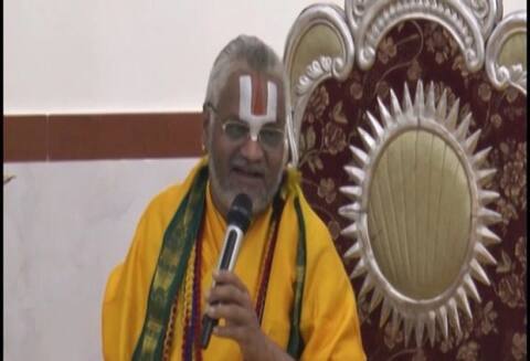 यौन शोषण का आरोपी फलाहारी बाबा गिरफ्तार यौन शोषण का आरोपी फलाहारी बाबा गिरफ्तार