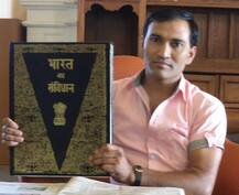 DU प्रोफेसर का हिंदू देवी के खिलाफ आपत्तिजनक पोस्ट, सस्पेंड करने की मांग उठी