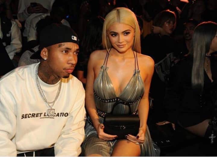 यह खबर सूत्रों द्वारा 'पीपुल्स डॉट कॉम' से ट्यागा की पूर्व प्रेमिका काइली जेनर की गर्भावस्था की खबर की पुष्टि किए जाने के बाद आई है. 