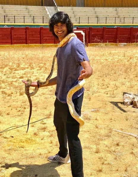 एंटरटेनमेंट न्यूज पोर्टल स्पॉटबॉय की रिपोर्ट के मुताबिक इस शो का फिनाले शूट हो चुका है और शांतनु माहेश्वरी 'खतरों के खिलाड़ी 8' के विजेता बने हैं. हालांकि, शांतनु माहेश्वरी का विजेता के तौर पर हैरान करने वाला इसलिए हैं क्योंकि पहले सामने आई रिपोर्ट्स में हिना खान के विजेता बनने की बात सामने आई थी.