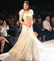 दो इवेंट्स से आई तस्वीरों में कॉन्ट्रास्ट में दिखीं कृति सनोन!