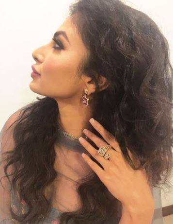 बताते चलें कि उन्होंने ये तस्वीरें नवरात्र के मौके पर पोस्ट की हैं.