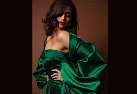 Vogue के इवेंट में ग्रीन ड्रेस में पहुंचीं सोनम कपूर ने लगाई आग! Vogue के इवेंट में ग्रीन ड्रेस में पहुंचीं सोनम कपूर ने लगाई आग!