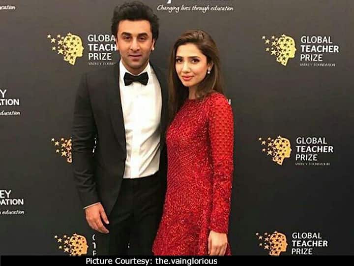 आपको बता दें कि काफी समय से ये अटकलें चल रही हैं कि ये दोनो सितारे एक दूसरे को डेट कर रहे हैं. और इन तस्वीरों की वजह से डेटिंग की खबर और भी पुख्ता हो गई. हालांकि इस पर अभी तक माहिरा का कोई बयान नहीं आया है.