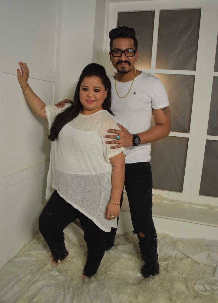 बता दें कि भारती और हर्ष ने डांस रियलिटी शो ‘नच बलिए 8’ में हिस्सा लिया था, लेकिन जजों से कम प्वाइंट मिलने के कारण यह जोड़ी शो की शुरुआत में ही बाहर हो गई थी. भारती और हर्ष ने कॉमेडी शो ‘कॉमेडी क्लासेस’ और कॉमेडी सर्कस में भी एक साथ काम किया है.