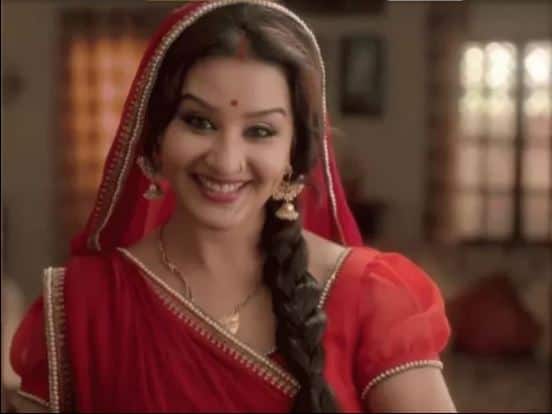 ऐसी खबरें थी कि मशहूर सीरियल 'भाबी जी घर पर हैं' की पुरानी 'अंगूरी भाबी' यानि शिल्पा शिंदे को बिग बॉस के मेकर्स की तरफ से शो का हिस्सा बनने के लिए अप्रोच किया गया था. इस लिहाज से शिल्पा शिंडे भी बिग बॉस 11 में कंटेस्टेंट के तौर पर देखी जा सकती हैं.