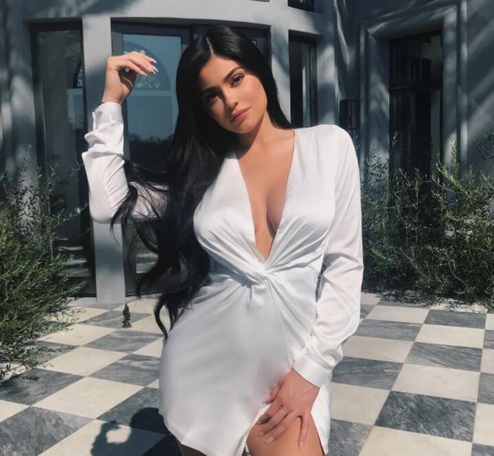   आपको सुनने में थोड़ा अटपटा जरूर लग सकता है मगर मीडिया रिपोर्ट्स की मानें तो काइली के होने वाले बच्चे के 'पिता' का एक और दावेदार सामने आया है. बता दें कि काइली के एक्स ब्वॉयफ्रेंड ट्यागा का कहना है कि काइली दरअसल ट्रैविस स्कॉट के बच्चे की नहीं बल्कि उनके बच्चे की मां बनने वाली हैं. 