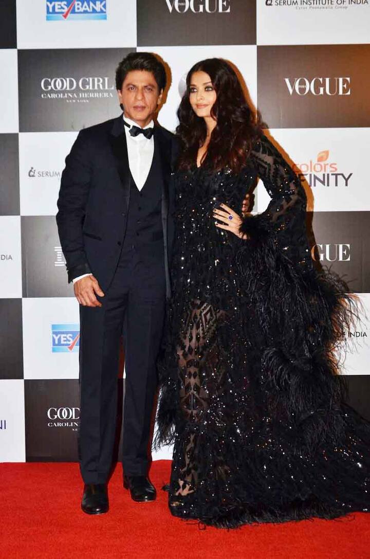 तो वहीं शाहरूख खान यहां पर ऐश्वर्या राय के साथ पोज देते नज़र आए थे.