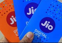 JioPhone को लेकर रिलायंस ने बदली पॉलिसी, अब तीन साल से पहले फोन पर मिलेगा रिफंड