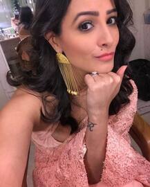 सीरियल \'ये है मोहब्बतें\' की \'शगुन\' ने इंस्टाग्राम पर शेयर की अपनी खूबसूरत तस्वीरें