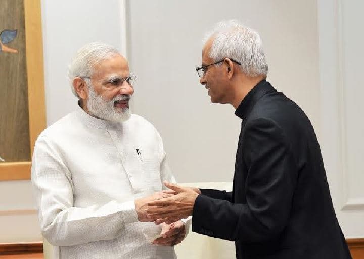 Father Tom Uzhunnalil Meets Pm Modi Was Rescued From Isis Captivity आईएस की कैद रिहा होकर भारत लौटे फॉदर टॉम उजुन्नलिल, पीएम मोदी से की मुलाकात
