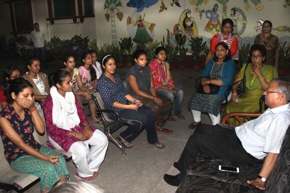 Bhu Vice Chancellor Girish Chandra Tripathi Visits Girls Hostel Yesterday BHU विवाद: वीसी के विवादित बोल, लड़कियों से पूछा- लड़की की इज्जत बाजार में नहीं रख दी?