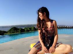 Mouni Roy: નાગિન સ્ટાર એક્ટ્રેસે ડીપ નેક રેડ ગાઉનમાં કરાવ્યુ ફોટોશૂટ, તસવીરો કરી શેર