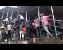 ब्रिज हादसे के लिए रेलवे ने बारिश को माना जिम्मेदार, KEM अस्पताल पहुंचे फडणवीस