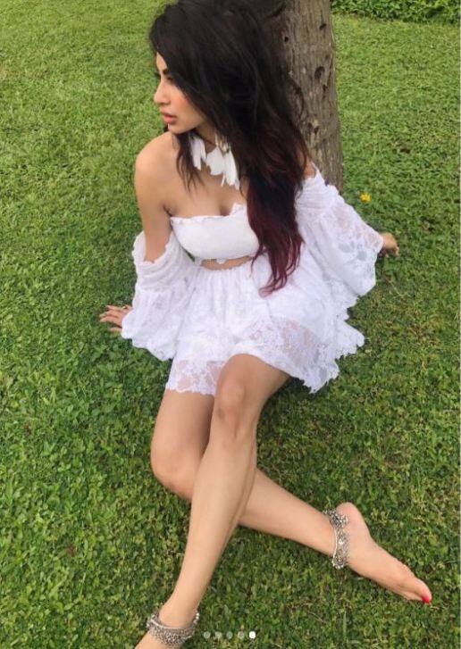 टीवी की दुनिया में कदम रखने से पहले मौनी रॉय ने कथक डांस भी सीखा था.