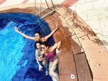 मौनी रॉय ने कुछ इस अदांज में दोस्तों के साथ सेलिब्रेट किया बर्थडे, देखें तस्वीरें