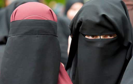 Ban On Burkha In Austria ऑस्ट्रिया में बैन किया गया बुर्का, उल्लंघन पर $180 तक जुर्माना और बल प्रयोग की अनुमति
