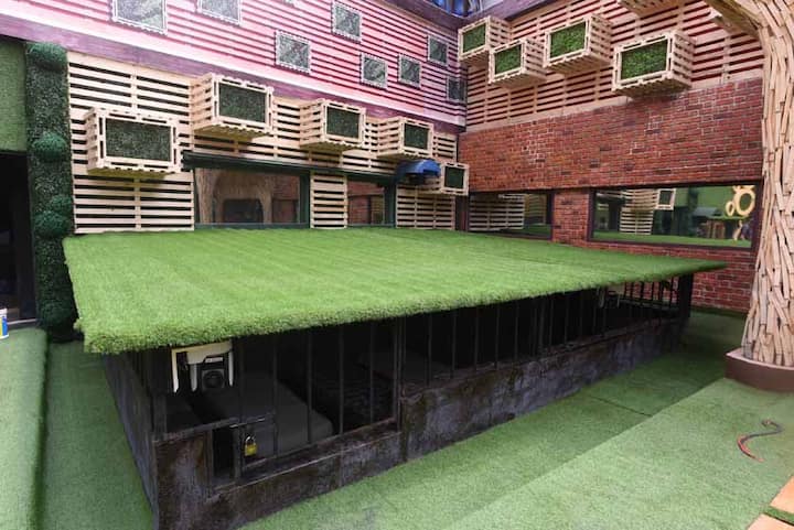 बिग बॉस के घर में अंडरग्राउंड जेल भी है.