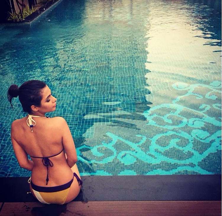  तस्वीरों में देखें - अवॉर्ड विनिंग डॉक्यूमेंट्री फिल्म \'द वर्ल्ड बिफोर हर\' की इस एक्ट्रेस की ऐसी मदहोश अदाएं