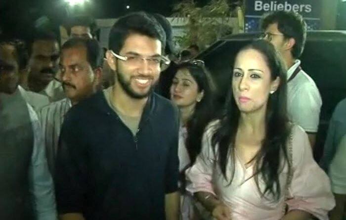 इन दो तस्वीरों को देखकर लगता है कि नेता हादसों पर सिर्फ घड़ियाली आंसू बहाते हैं?