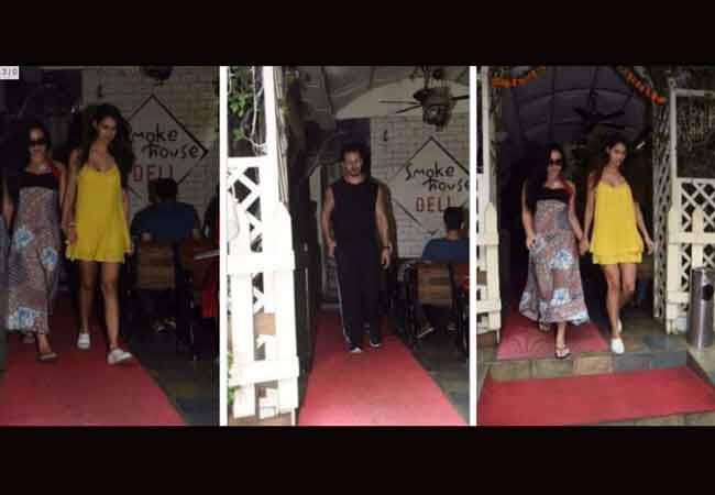 एक्टर टाइगर श्रॉफ 'एम एस धोनी: द अनटोल्ड स्टोरी' की एक्ट्रेस दिशा पटानी एक साथ डिनर डेट पर नजर आए. इस स्पेशल डिनर की तस्वीरें मीडिया के कैमरें में कैद हो गई. ख़ास बात ये रही कि इस दौरान दोनों के साथ टाइगर की बहन कृष्णा भी थीं. ये पहला मौका नहीं जब तीनों को साथ हैंगआउट करते स्पॉट किया गया हो. आगे की स्लाइड्स में देखें बॉलीवुड के टाइगर, उनकी बहन कृष्णा और प्रेमिका दिशा की डिनर डेट की तस्वीरें...!