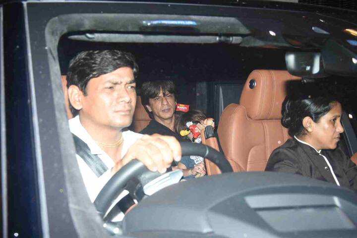 अबराम अब कैमरे और उनकी लाइट्स को समझने लगे हैं और कई बार ऐसा होता है कि कैमरा देखकर वे चेहरा छिपा लेते हैं.