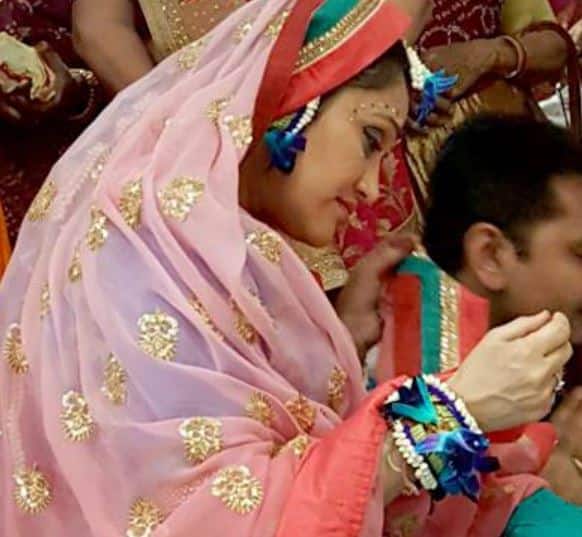 सब टीवी के पॉपुलर शो 'तारक मेहता का उल्टा चश्मा' में 'दयाबेन' का मशहूर किरदार निभाने वाले दिशा वकानी जल्द ही मां बनने वाली हैं. दिशा वकानी के घर में बेबी शॉवर का आयोजन किया गया. इस फंक्शन में दिशा वकानी के परिवार के अलावा शो के सितारे भी पहुंचे. 