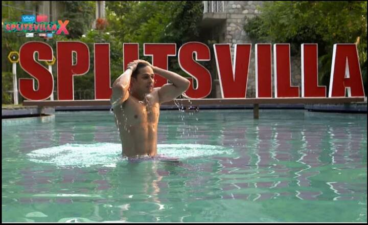 रियलिटी टीवी के मेल सेंसेशन और मॉडल प्रियंक शर्मा को आप इन दिनों बिग बॉस के 11वें सीजन में देख सकते हैं. प्रियंक ने इस शो में सेलिब्रिटी कंटेस्टेंट के तौर पर हिस्सा लिया है.