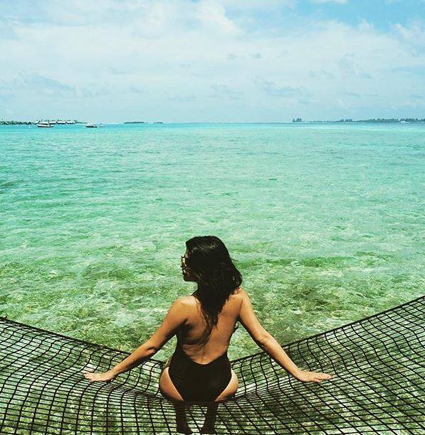 तस्वीरों में आप एक्ट्रेस शहनाज ट्रेजरीवाला को देख सकते हैं. वे इन दिनों मालदीव में जमकर ज़िंदगी का लुत्फ उठा रही हैं.