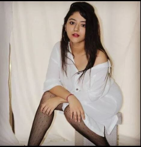 वही श्रेया अब बड़ी हो गई हैं और बेहद खूबसूरत भी. उनकी कई तस्वीरें सोशल मीडिया पर वायरल भी हो रही हैं.