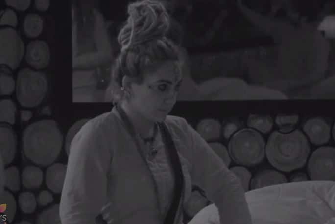 Bigg Boss 11 Tantric Sshivani Durga Faces Boycott By Seer Body Bigg Boss 11: शिवानी दुर्गा के लिए घर के बाहर मुश्किलों ने दी दस्तक