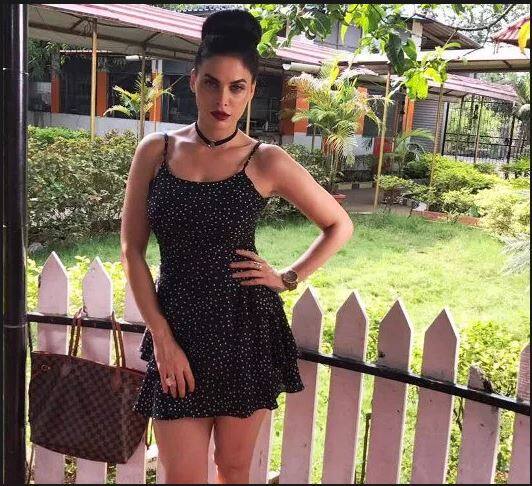 मरीना कुंवर के मुताबिक राम रहीम इसे देखते ही अपनी फिल्म की हीरोइन बनाने को तैयार हो गया था. लेकिन मरीना उसके घिनौने इरादों से बेखबर थी. राम रहीम की मंशा का पता इसे तब चला, जब वो इसे अपने डेरे की गुफा में लेकर गया था.