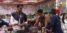 Bigg Boss 11: दूध के पैकेट को लेकर हिना खान और अर्शी खान के बीच हुआ घमासान