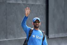 धोनी की जगह कोई नहीं ले सकता: गिलक्रिस्ट