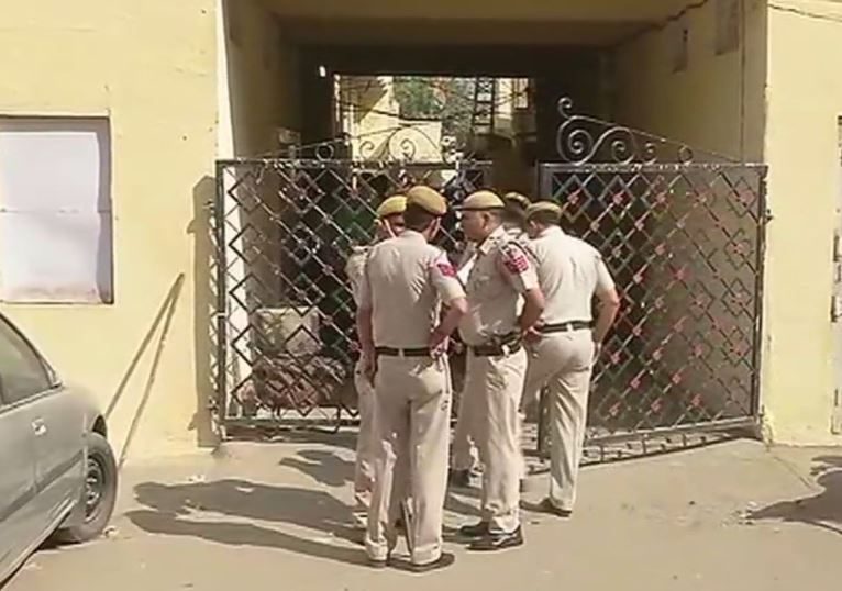 दिल्ली: शाहदरा में पांच लोगों की हत्या, अभी हत्या की वजह का खुलासा नहीं