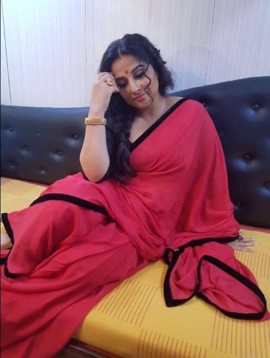  विद्या बालन, सुरेश त्रिवेणी की अगली फिल्म 'तुम्हारी सुलु' में नजर आएंगी. 24 नवंबर को रिलीज होनी वाली इस फिल्म में मानव कौल और नेहा धूपिया भी अभिनय का जलवा बिखेरेंगे. 