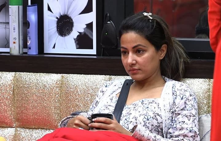 टीवी की 'अक्षरा बहू' हिना खान भी सलमान खान के गुस्से का शिकार होने से नहीं बच पाई. सलमान खान ने हिना को कहा, ''तुम कौन सी गर्ल पावर की बात कर रही हो? जब जुबैर अर्शी के खिलाफ गलत बातें कह रहा था तो तुम कहां थी. तुमने एक बार भी अब तक महिलाओं के खिलाफ होने वाली गलत बातों का विरोध नहीं किया है.''
