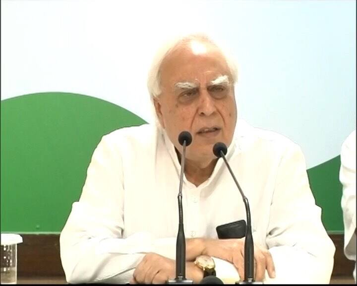 Kapil Sibbal Blames Financial Irregularities In Amit Shah Sons Company कांग्रेस ने अमित शाह के बेटे की कंपनी पर उठाए सवाल, सिब्बल ने जांच की मांग की