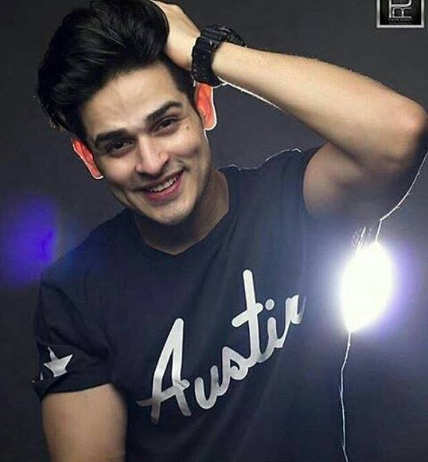 अपने साथी कंटेस्टेंट के साथ झगड़ा कर और उन्हें थप्पड़ रसीद करने के बाद प्रियंक शर्मा पहले ही घर से बाहर हो गए हैं. मगर इस बार खुद सलमान खान ने कंटेस्टेंट्स की लड़ाई का एक मंच तैयार किया है. 