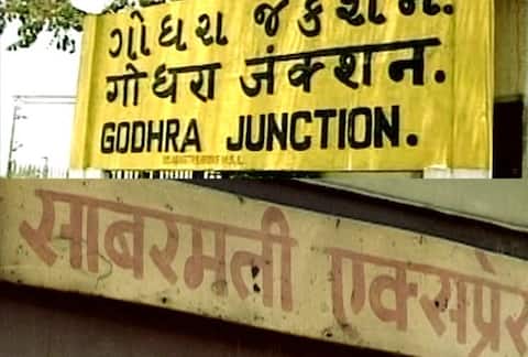 गोधराकांड: किसी दोषी को फांसी नहीं, HC ने 11 दोषियों की फांसी की सजा उम्रकैद में बदली गोधराकांड: किसी दोषी को फांसी नहीं, HC ने 11 दोषियों की फांसी की सजा उम्रकैद में बदली