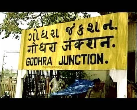 गोधरा कांड में किसी को फांसी नहीं, गुजरात HC ने 11 दोषियों की फांसी उम्रकैद में बदली गोधरा कांड में किसी को फांसी नहीं, गुजरात HC ने 11 दोषियों की फांसी उम्रकैद में बदली