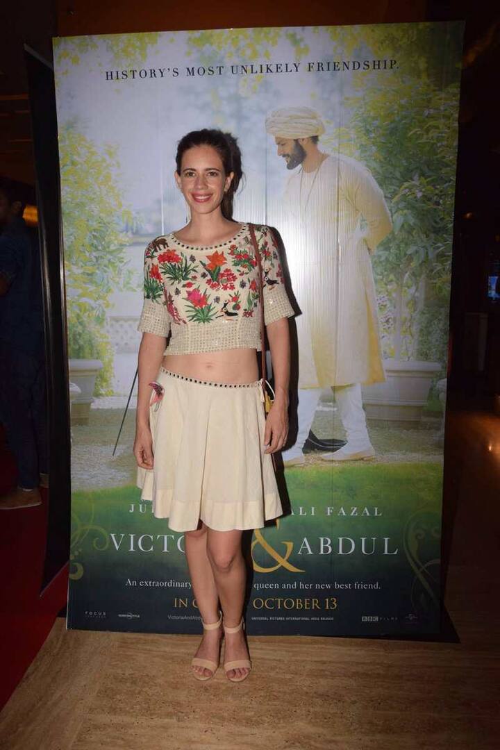 बताते चलें कि वे अली फजल की फिल्म विक्टोरिया और अब्दुल की स्क्रीनिंग के लिए इस अंदाज़ में पहुंची थीं.
