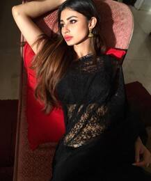 फिर इंस्टाग्राम पर छाया मौनी रॉय की तस्वीरों का जादू, अलग-अलग रंग में नजर आईं टीवी की \'नागिन\'