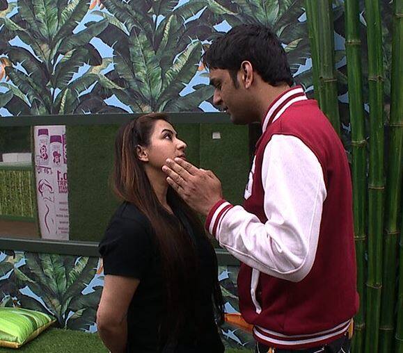 बिग बॉस के ट्विटर हैंडल से आज के एपिसोड के जारी किए गए प्रोमो में भी शिल्पा और विकास एक-दूसरे से भिड़ते हुए दिखाई दे रहे हैं.