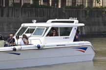 शाहरुख खान ने मनाया पत्नी गौरी का जन्मदिन, बोट में सोते नजर आए बेटे अबराम