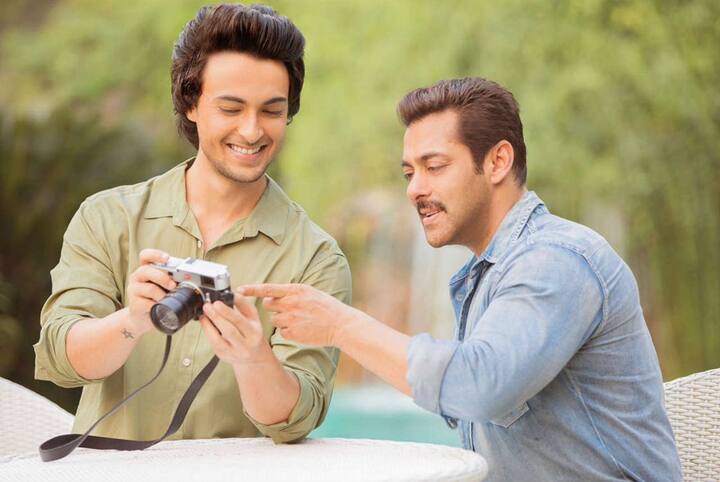  बताया जा रहा है कि यह फिल्म प्रेम कहानी है और गुजरात पर आधारित है. आगामी फिल्म के अन्य विवरणों का खुलासा नहीं किया गया है.