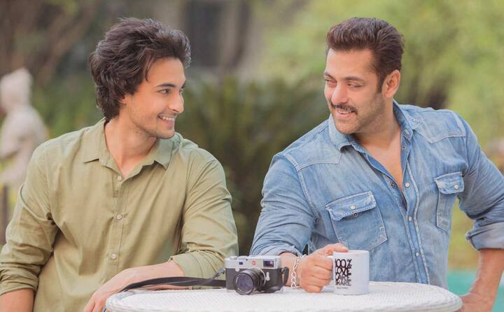 आयुश की डेब्यू फिल्म का निर्देशन अभिषेक मीनावाला करेंगे. बता दें कि फिल्म का नाम अभी तक तय नहीं हुआ है.