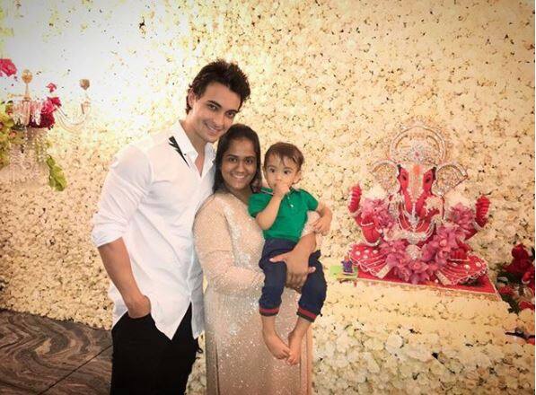 व्यापारी आयुष और अर्पिता ने साल 2014 में शादी की थी. दोनों का एक बेटा भी है जिसका नाम अहिल है.