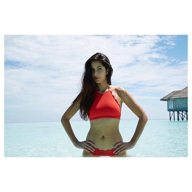 बताते चलें कि 5 मिलियन से अधिक फॉलोअर्स वाली कटरीना की ये सभी तस्वीरें उनकी इंस्टा टाइमलाइन से ली गई है. BTS Harper's bride ... styled by my 7th sister @nupurmehta18 ... how I love our yearly shoot/play/fights A post shared by Katrina Kaif (@katrinakaif) on Oct 9, 2017 at 4:07am PDT